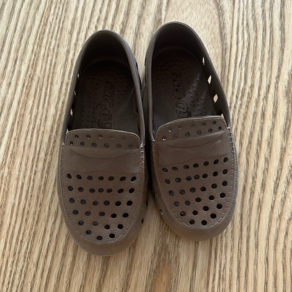 Kids brown floafers